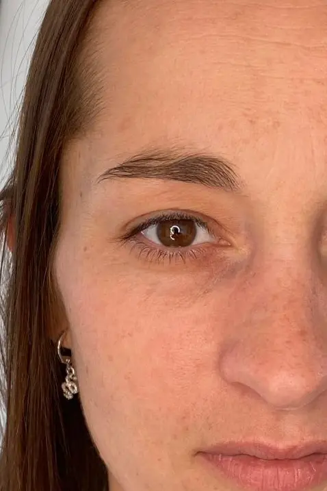 son-cils-sourcils-avant-toulon